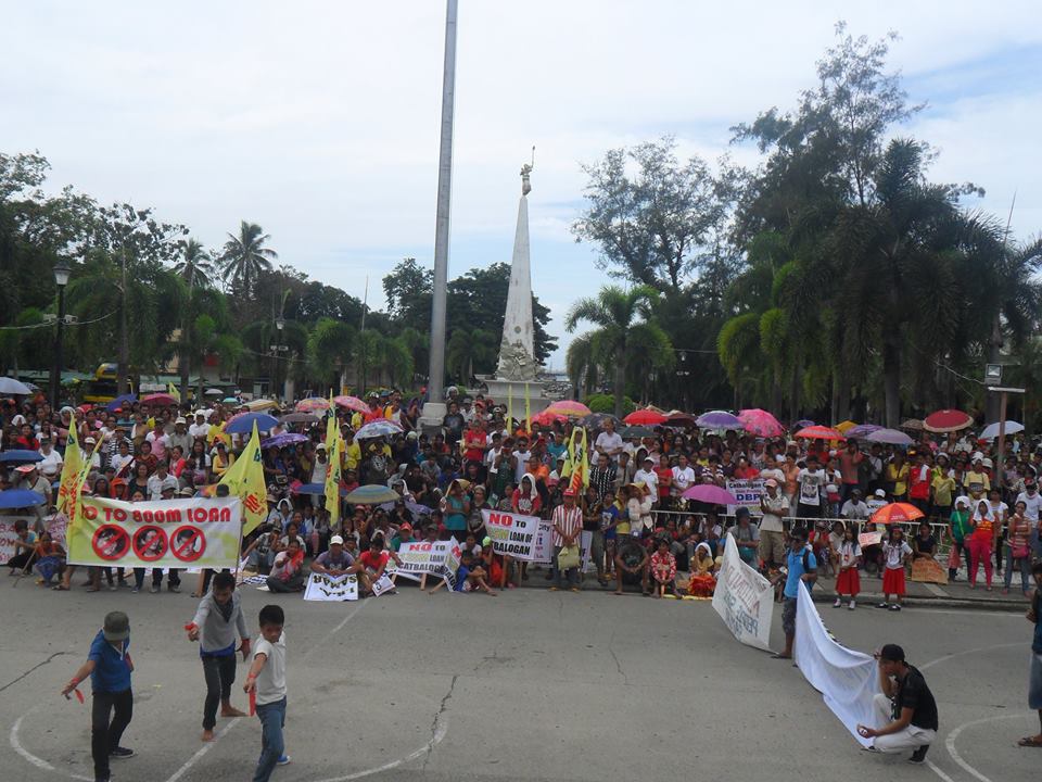 CATB. COP : NO-TO-PHP800M-LOAN-COALITION ASSEMBLY AT PROVINCIAL CAPITOL, VERY PEACEFUL!