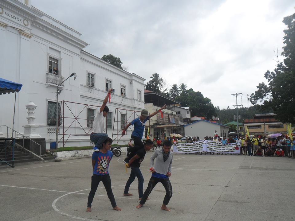 CATB. COP : NO-TO-PHP800M-LOAN-COALITION ASSEMBLY AT PROVINCIAL CAPITOL, VERY PEACEFUL!